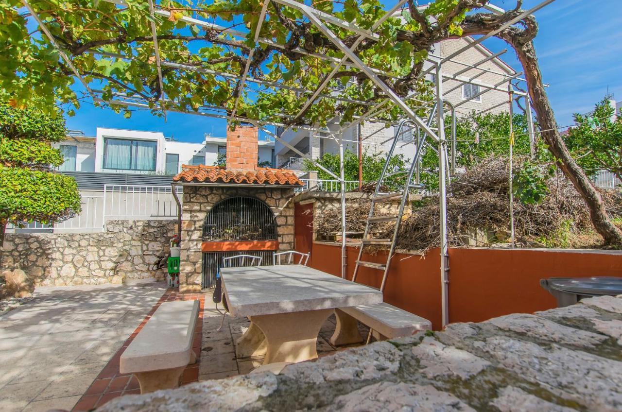 Apartment And Rooms Franka Zaboric Exterior foto