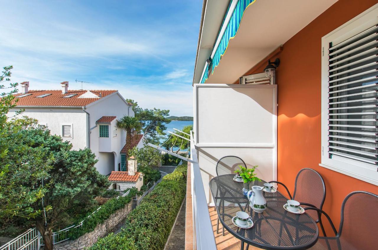 Apartment And Rooms Franka Zaboric Exterior foto