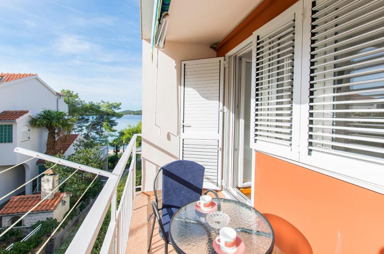 Apartment And Rooms Franka Zaboric Exterior foto