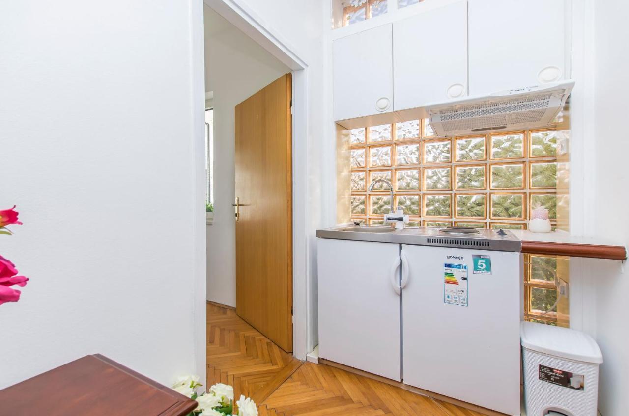 Apartment And Rooms Franka Zaboric Exterior foto