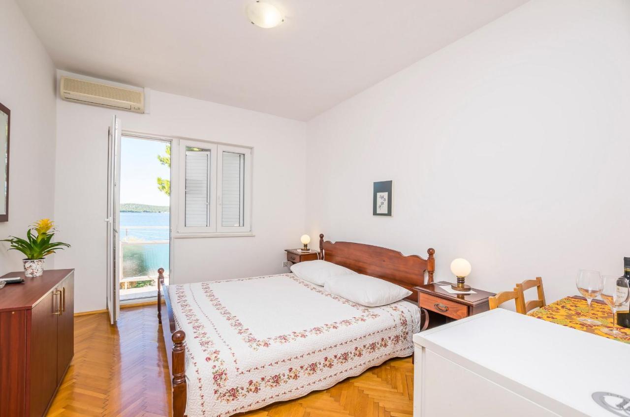 Apartment And Rooms Franka Zaboric Exterior foto
