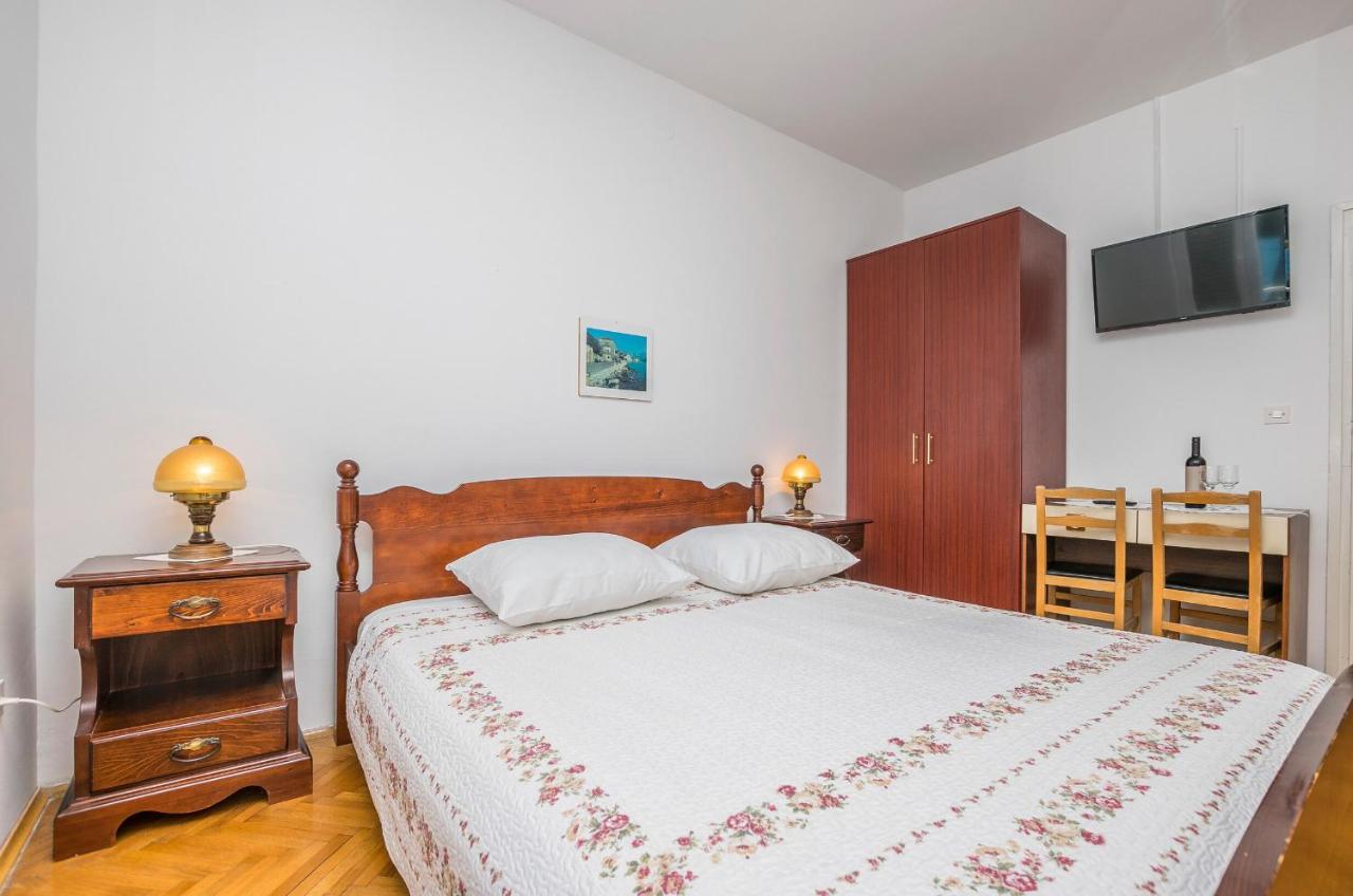 Apartment And Rooms Franka Zaboric Exterior foto