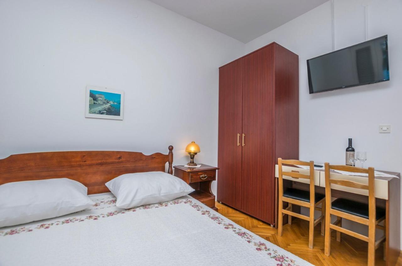 Apartment And Rooms Franka Zaboric Exterior foto